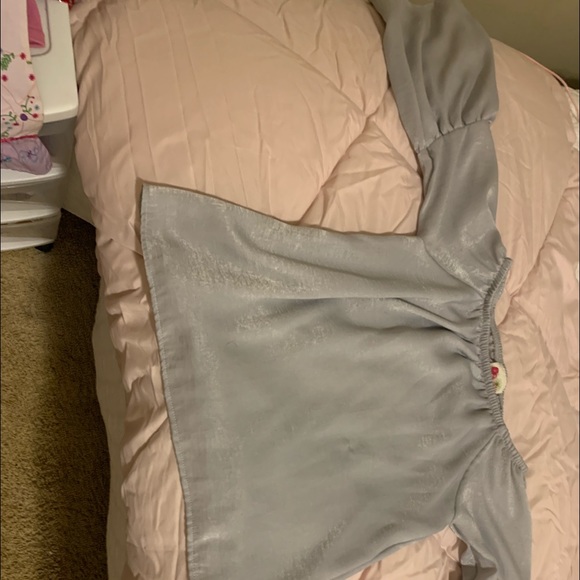 really cute off the shoulder top! - Picture 1 of 2